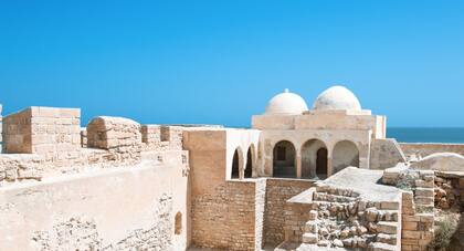 Yerba,? también conocida como Los Gelves, Jerba o Djerba, es una isla del norte de África perteneciente a Túnez.