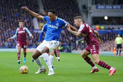 Yerry Mina parece haber colmado la paciencia de Everton, que le buscaría una salida en enero
