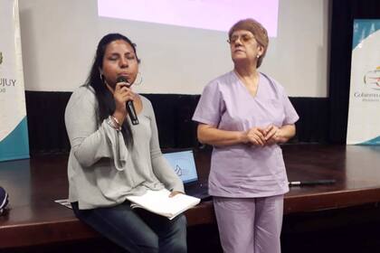 Yesica, en una de las tantas charlas que brindan desde MuDeBa.