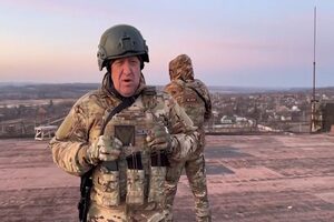 El grupo paramilitar clave en la batalla en el este de Ucrania abrirá centros de reclutamiento en toda Rusia