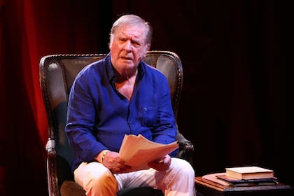 "Yo no estaba bien como para comprometerme a hacer temporada con dos funciones diarias y esas cosas. Viendo unas experiencia de actores ingleses que leen distintos textos se me ocurrió hacer algo de ese estilo"