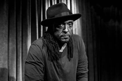 “Yo no quería hacer un disco de covers; quería hacer algo radicalmente diferente”, dice Fowler