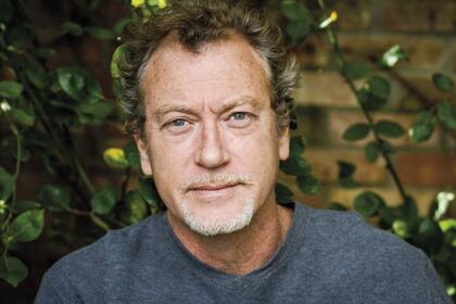 "Yo no siento que tenga un hogar físico. Soy norteamericano, nací en California hace 57 años, pero no podría vivir ahí", dice.