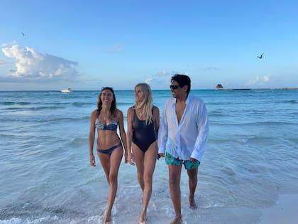 "Yo vine a visitarlos en febrero del año pasado, pero Coco no los veía desde el 2020. Nos veíamos más seguido antes de la pandemia", dice Virginia de los viajes a Cancún para reecontrarse con su hija, su yerno y sus nietos.