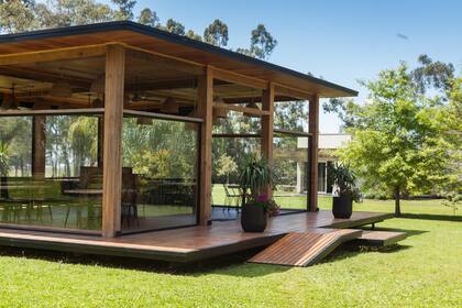 Yodas las carpinterías y muebles de madera fueron hechos por su dueño.