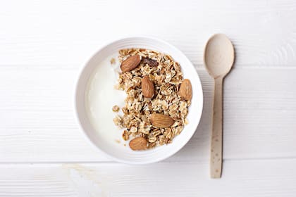 Yogur griego con avena y frutos secos