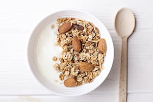 Yogur griego con avena y frutos secos