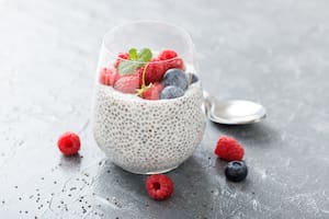 Yogur griego, frutos rojos y chía