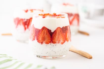 Yogur helado de frutilla y chía