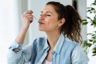 El alimento rico en calcio, proteínas y vitaminas que es clave consumir después de los 50