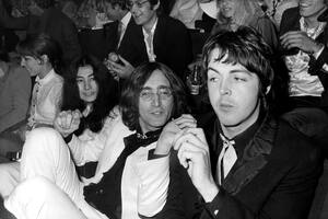 La historia de la carta de indignación de Lennon a McCartney tras la separación de Los Beatles
