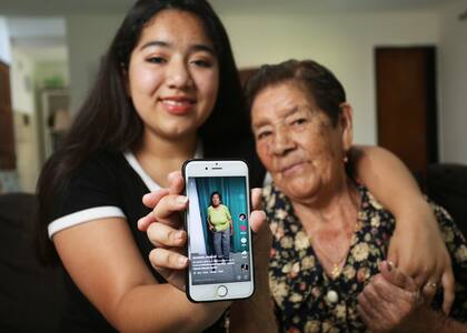 Yolanda Vergara y su nieta Sofía