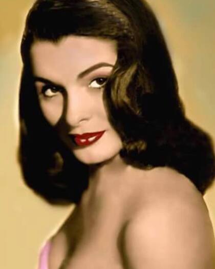 Yolande marcó tendencia en su época por no seguir las normas impuestas en un importante concurso de belleza (Instagram/@dollyfox530)