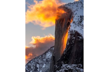 El Firefall terminó en enero de 1968, cuando el Servicio de Parques Nacionales (NPS) ordenó que se detuviera por la gran cantidad de visitantes que atrajo pisotearon los prados y porque no era un evento natural. El NPS quería preservar el valle, devolviéndolo a su estado natural.