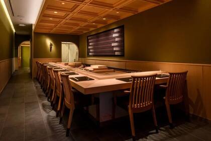 Yoshino, el restaurante de sushi que alberga la propiedad en su planta baja