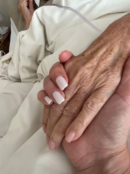 Yossie Galindo se despide de su madre, Gretchen Galindo