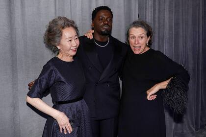 Youn Yuh-Jung, Daniel Kaluuya y Frances McDormand, los ganadores de los premios actorales en el Oscar 2021