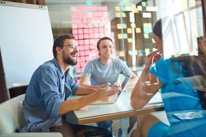 Habilidades como la comunicación, la capacidad de liderazgo y la empatía son valoradas en el mercado laboral
