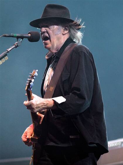 Young en vivo, en la gira que registra Earth