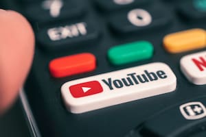 YouTube quiere dominar los televisores con IA, códigos QR y miniaturas diferentes