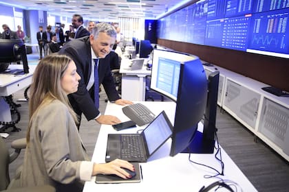 YPF inauguró el nuevo Real Time Intelligence Center (RTIC) de Comercialización en el piso 11 de la Torre
en Puerto Madero
