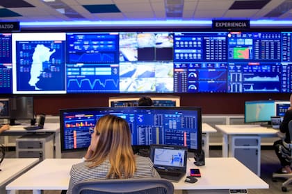 YPF inauguró el nuevo Real Time Intelligence Center (RTIC) de Comercialización en el piso 11 de la Torre
en Puerto Madero