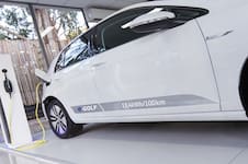 ¿Adiós a la nafta?: esto cuesta llenar la batería de un auto eléctrico en Argentina en 2026