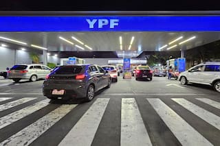 Los aumentos golpearon el consumo de combustible en marzo y solo YPF aumentó sus ventas