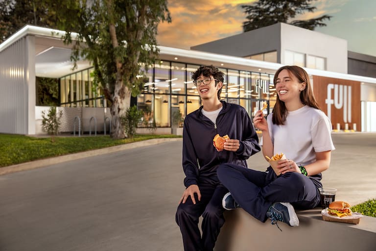 YPF quiere vender más hamburguesas que Mc Donald's