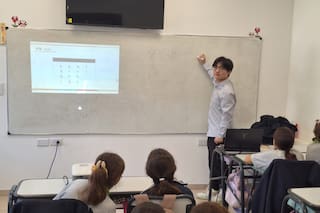 Quién es el chino “Axel”, que enseña su idioma a estudiantes argentinos