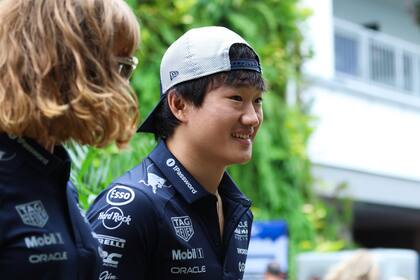 Yuki Tsunoda, en el circuito urbano de Marina Bay durante el Gran Premio de Singapur