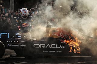 El piloto de Fórmula 1 degradado en Red Bull que sufrió un incendio en su auto durante una exhibición
