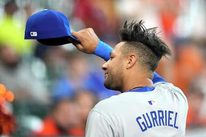 Yulieski Gurriel firmó con los Padres de San Diego y volverá al ruedo en las Grandes Ligas durante 2025