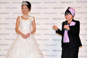Murió la diseñadora Yumi Katsura, pionera de los vestidos nupciales en Japón