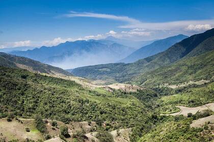 Yunguilla y las nubes que envuelven sus montañas.