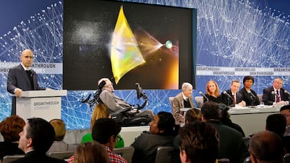 Yuri Milner, Stephen Hawking y el resto de notables que acompañan el proyecto para llegar a Alfa Centauri