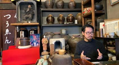 Yusuke Tsuen en su antiquísima casa de té en Kyoto