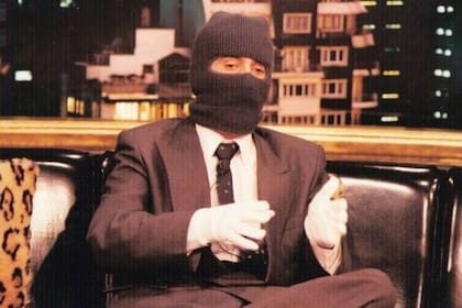 Yuyo Barragán, con un pasamontañas, en una entrevista en el programa de Susana Giménez en la década del 90