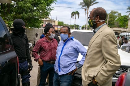 Yves Jean-Bart, llega a un tribunal para una audiencia sobre las acusaciones de que abusó de atletas