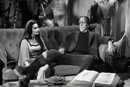 Yvonne De Carlo (Phoebe) y Fred Gwynne (Herman), los integrantes de un matrimonio poco convencional