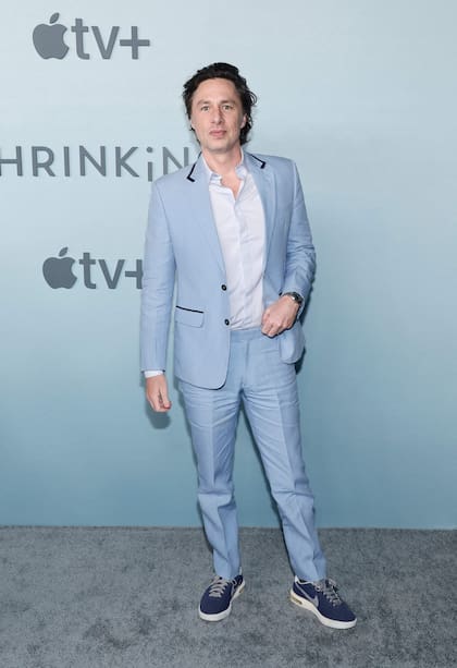 Zach Braff optó por un look más primaveral para este premiere. El actor vistió un delicado traje en tonos pastel al que descontracturó con una camisa sin corbata y con zapatillas. 