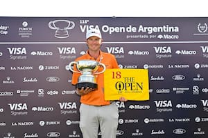 Zack Fischer, con la copa del Abierto y el pasaje al Open