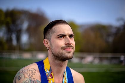 Zackary Harris ocupó el segundo lugar en la división no binaria de la Media Maratón de Brooklyn, en Nueva York.