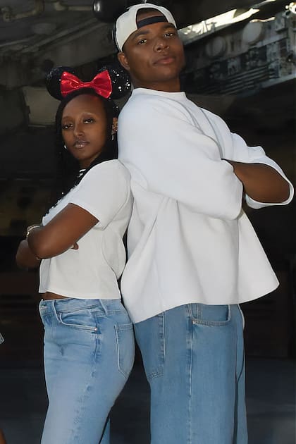 Zahara junto a su flamante novio, el actor Elijah Cooper,
con quien compartió una escapada a Disneyland, en California.