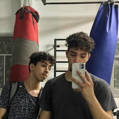 Zaid Halimy, de 16 años, sueña con dejar Gaza para retomar sus estudios y construir un futuro lejos del conflicto.