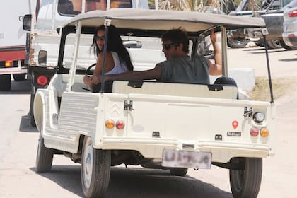 Zaira al volante y Robert, el mejor copiloto