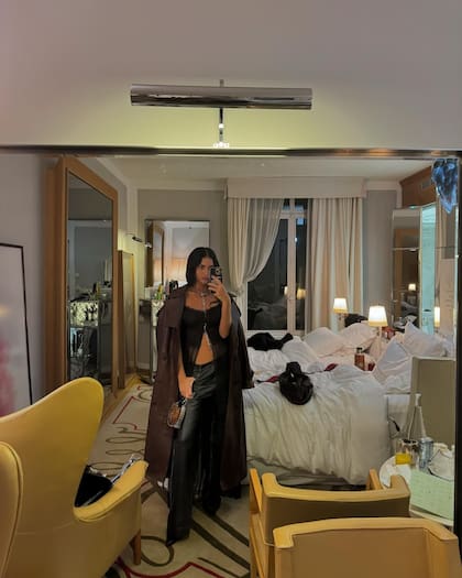 Zaira Nara aprovechó su estadía en la Ciudad Luz para salir a recorrer con amigos