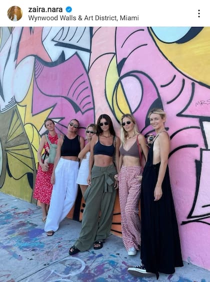 Zaira Nara en compañía de sus amigas por las calles de Miami, Florida