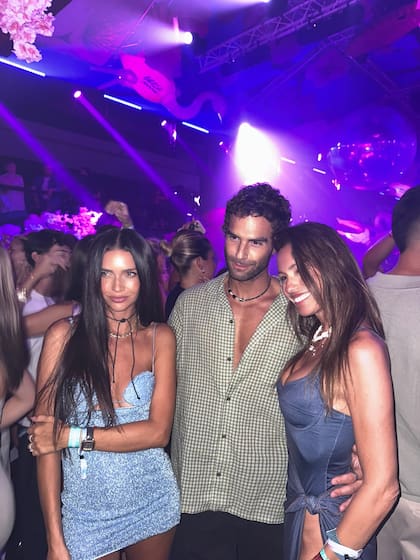 Zaira Nara, Nico Furtado y Pampita juntos en un evento en Ibiza