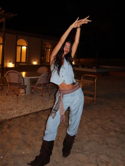 Zaira Nara optó porque el jardín de su casa tuviera arena y piedras (Foto: Instagram @zaira.nara)